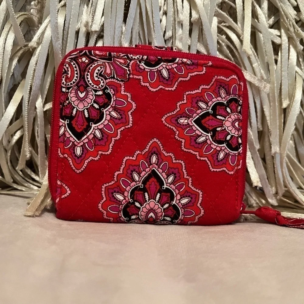 Vera Bradley Red Pink Paisley Quilted Wallet - Picture 3 of 8
